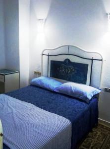 Cama ou camas em um quarto em Suite Bleuet - Dar Ben Slimane