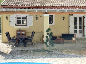 Budova, kde se vila nachází + 22 fotografií