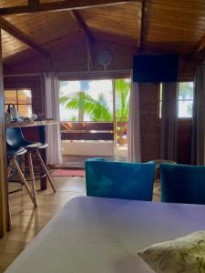 a room with a table and chairs and a window at Les îlots du soleil levant in Saint-André