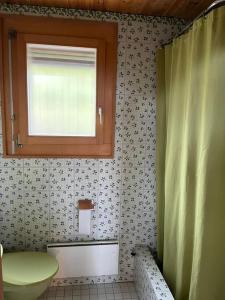 Ένα μπάνιο στο Wohnung in Bergchalet