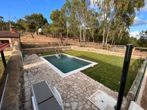 Bazén v ubytovaní Apartamentos Rurales Casa Josefita alebo v jeho blízkosti