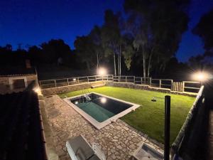 Bazén v ubytovaní Apartamentos Rurales Casa Josefita alebo v jeho blízkosti