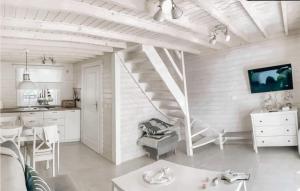 Η κουζίνα ή μικρή κουζίνα στο Gorgeous Home In Miedzywodzie With Wifi