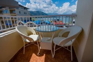 Nespecifikovaný výhled na hory nebo výhled na hory při pohledu z hotelu