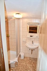 חדר רחצה ב-Hotel Pension Alpengruß