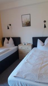 Postel nebo postele na pokoji v ubytování Hotel Sonnenhof