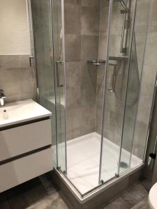 Koupelna v ubytování Apartment mit Hallenbad und Sauna in Seefeld + 76 fotografií