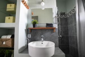 Kúpeľňa v ubytovaní Laonikos apartment Polychrono Villas beach bar + 27 fotografií