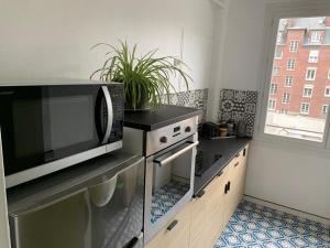 Kuchyňa alebo kuchynka v ubytovaní Appartement spacieux lumineux hypercentre