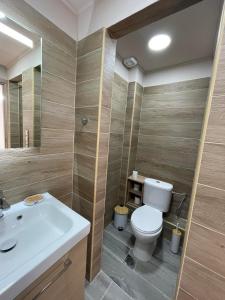 Kúpeľňa v ubytovaní AVR Airport Deluxe Suites 6 AIRPORT FREE SHUTLE