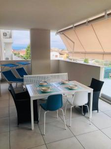 A seating area at Opalia Residence - Stella Garda Lake Lifestyle