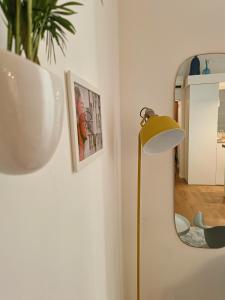 a room with a lamp and a mirror on a wall at IN URBS in Salerno