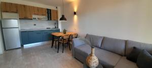 A kitchen or kitchenette at Lilia Apartments Каваци, Созопол Még 37 kép