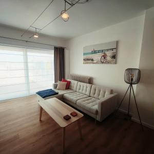 Zona d'estar a Stijlvol appartement met zeezicht Nieuwpoort