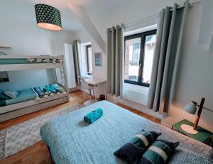a bedroom with a bed and a bunk bed at Quartier Saint-Enogat maison de charme proche des plages in Dinard