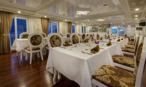 Restavracija oz. druge možnosti za prehrano v nastanitvi Signature Royal Halong Cruise