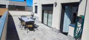 Balkón nebo terasa v ubytování Apartamentos Motilla del Azuer + 43 fotografií