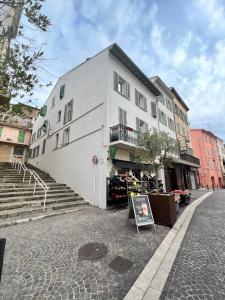 Budova, v ktorej sa dovolenkový dom nachádza