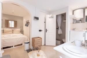 Posteľ alebo postele v izbe v ubytovaní Maison Denise - Suquet vue sur la Cathédrale