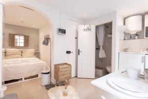 Posteľ alebo postele v izbe v ubytovaní Maison Denise - Suquet vue sur la Cathédrale