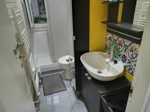 A bathroom at Floris Guest House Még 37 kép
