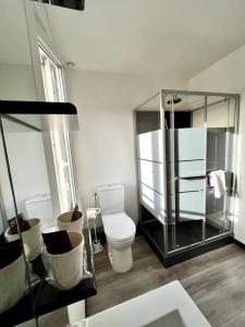 Kúpeľňa v ubytovaní "Le Classique" Studio de charme proche plage et Forêt