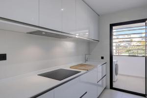 A kitchen or kitchenette at 2 Bed Apartment at Estepona Hills with great Sea Views!
