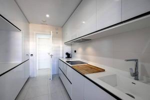 A kitchen or kitchenette at 2 Bed Apartment at Estepona Hills with great Sea Views!