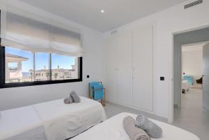 A bed or beds in a room at 2 Bed Apartment at Estepona Hills with great Sea Views!