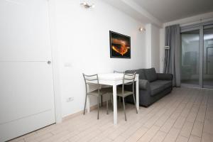 a living room with a table and a couch at Miramare_5 appartamento in Castelsardo