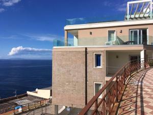 a house with a view of the ocean at Miramare_5 appartamento in Castelsardo