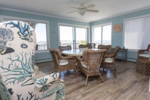 マナホーキンにあるBay Front Home - Watch the sun rise over LBI. Pier for Boat/Swim/SUP/Kayak/Crabのギャラリーの写真