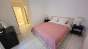 Posteľ alebo postele v izbe v ubytovaní Monte Cristo, 1Min Monaco, BnbRickeys