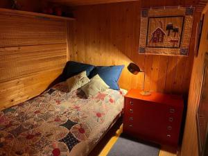 a bedroom with a bed and a night stand with a lamp at Le Fayard vue Lac in Publier