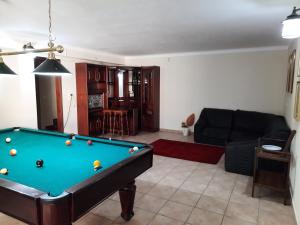 a living room with a pool table and a couch at Casa da Vinha Azeitão in Azeitao