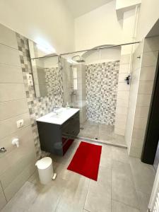 Ένα μπάνιο στο Fullmoon Apartments 2