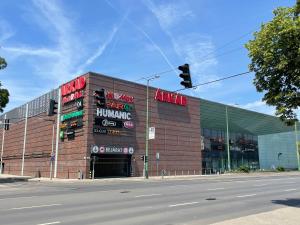 Σούπερ μάρκετ ή άλλα καταστήματα σε αυτό το διαμέρισμα ή εκεί κοντά