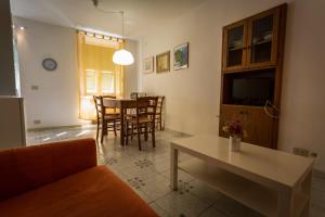 a living room with a table and a dining room at Robs House in Riomaggiore