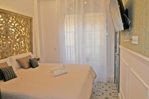 Łóżko lub łóżka w pokoju w obiekcie Apartamentos El Mar Azul 5 El Bajondillo Torremolinos