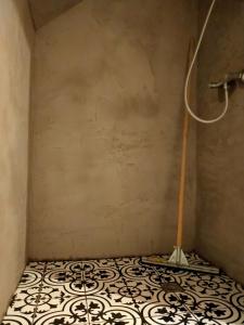 a corner of a room with a shower and a tile floor at Todo Se Pasa Yurt 2 in Sauwerd