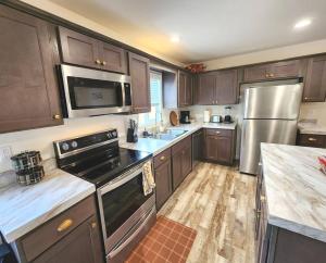 Afbeelding uit fotogalerij van Westeros - GoT Themed Cabin in the Olympic Forest. in Forks