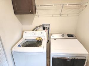 Afbeelding uit fotogalerij van Westeros - GoT Themed Cabin in the Olympic Forest. in Forks