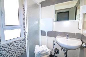 Koupelna v ubytování RESIDENZA ANNESSA Hotel Duca di Kent + 6 fotografií