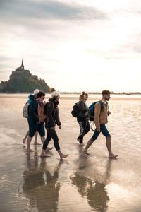 a group of people walking on the beach at Gite aux grès des vents in Champeaux
