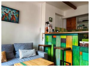 Кухня или мини-кухня в Grich Top Location Apartment
