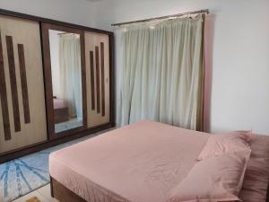 A bed or beds in a room at Amwaj North coast chalet in 1st floor families only Még 26 kép