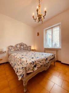 Ένα ή περισσότερα κρεβάτια σε δωμάτιο στο casa Mariuccia a due passi dal mare
