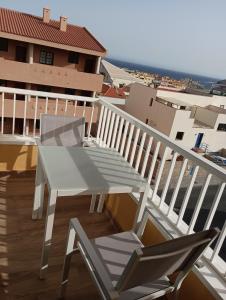 Balkón nebo terasa v ubytování Fantástico piso con piscina y balcón en el Medano