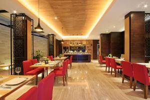 欧哈纳库塔酒店餐厅或其他用餐的地方