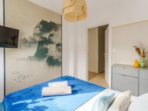 A bed or beds in a room at Apartamenty Lighthouse - Bałtycka 22